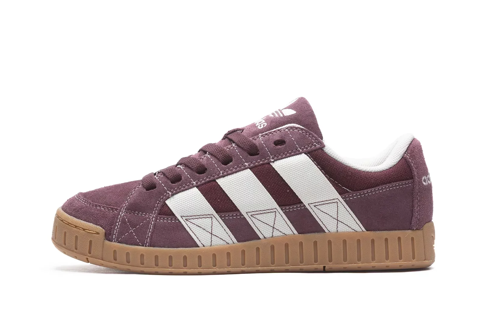 Een adidas-graphic springt uit de enkel | CHEAP LATTER